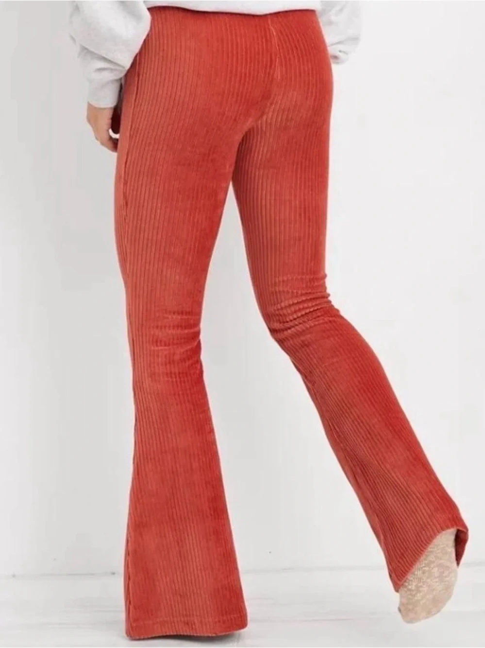 โจ Aerie Groove-On Velour High Waisted Flare Pants Red Ribbed Textured Size Large - Picture 3 of 16